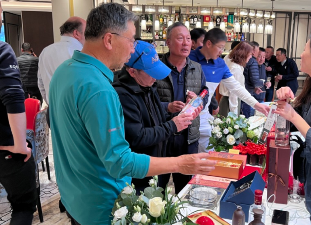 泸州老窖助力法国华人高尔夫协会周年庆典 品味中感受时光之美